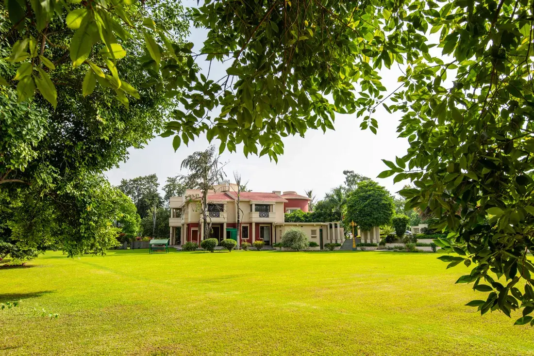 Farmhouse On Radhey Mohan Drive